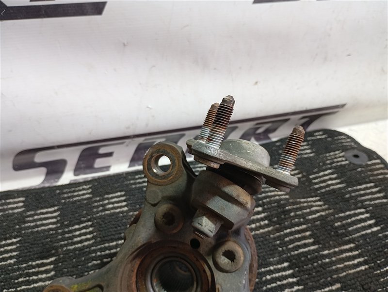 Кулак поворотный Volkswagen Touran 2011 1T