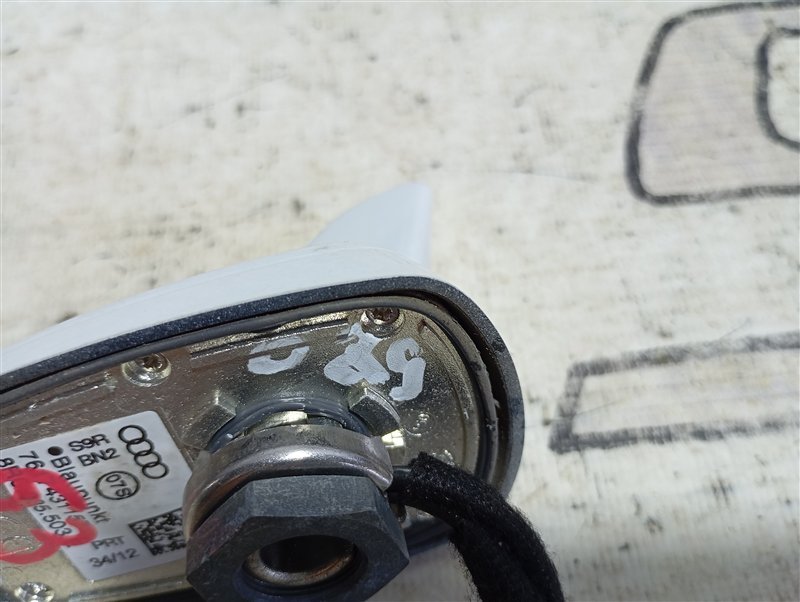 Антенна плавник Audi Q5 2012 8R