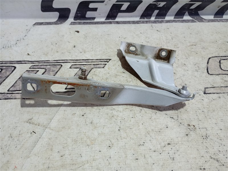 Петля капота Audi Q5 2012 8R