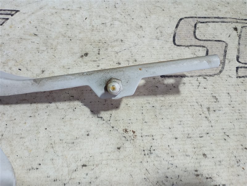 Петля капота Audi Q5 2012 8R