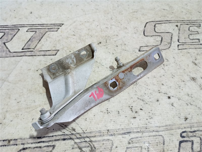 Петля капота Audi Q5 2012 8R