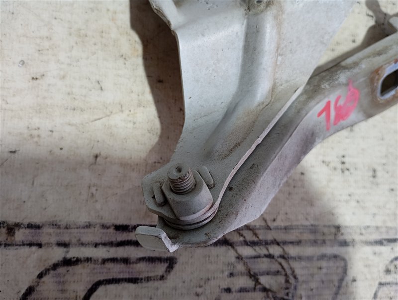 Петля капота Audi Q5 2012 8R