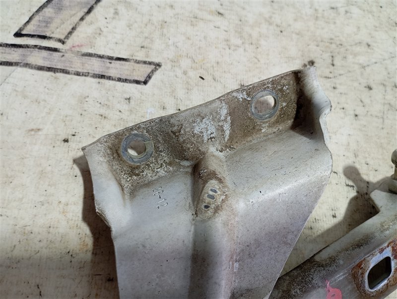 Петля капота Audi Q5 2012 8R