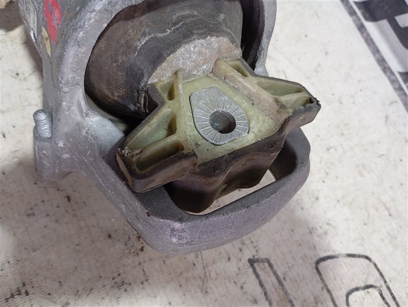 Подушка двигателя Audi A4 2016 B9