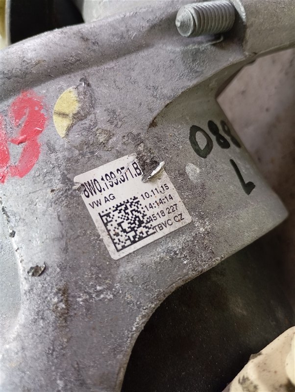 Подушка двигателя Audi A4 2016 B9