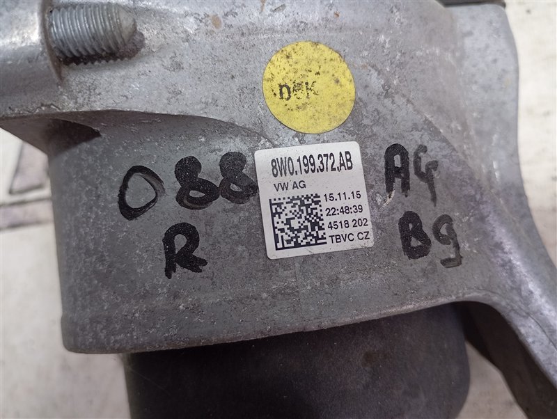 Подушка двигателя Audi A4 2016 B9
