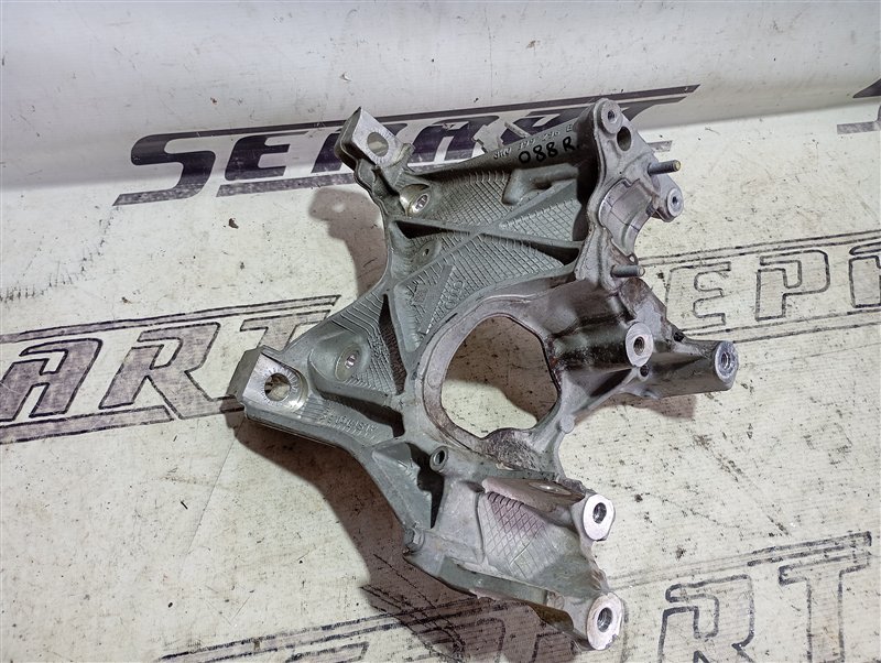 Кронштейн подрамника Audi A4 2016 B9