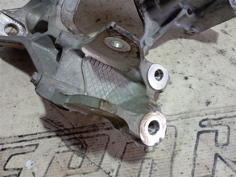 Кронштейн подрамника Audi A4 2016 B9