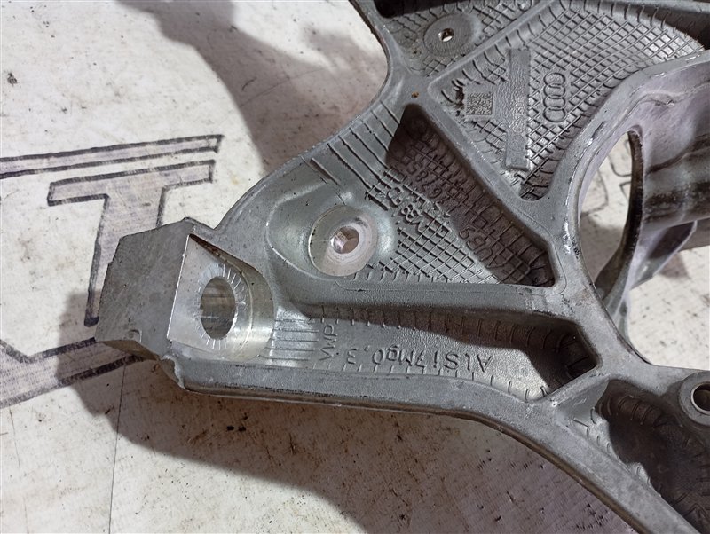 Кронштейн подрамника Audi A4 2016 B9