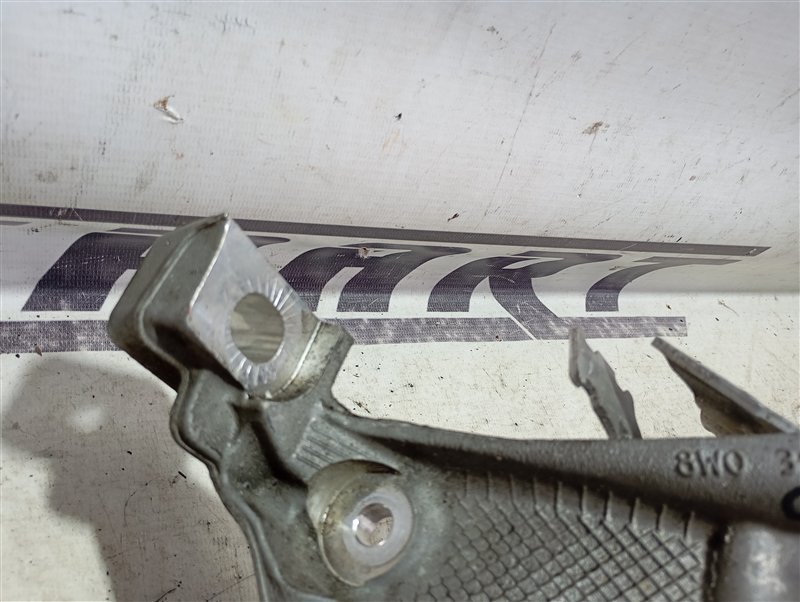 Кронштейн подрамника Audi A4 2016 B9