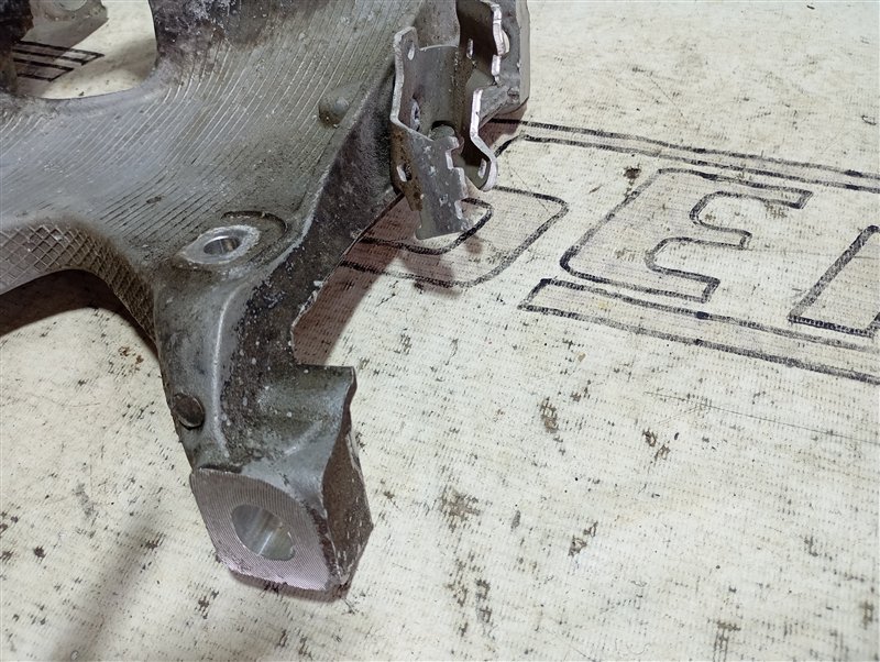 Кронштейн подрамника Audi A4 2016 B9