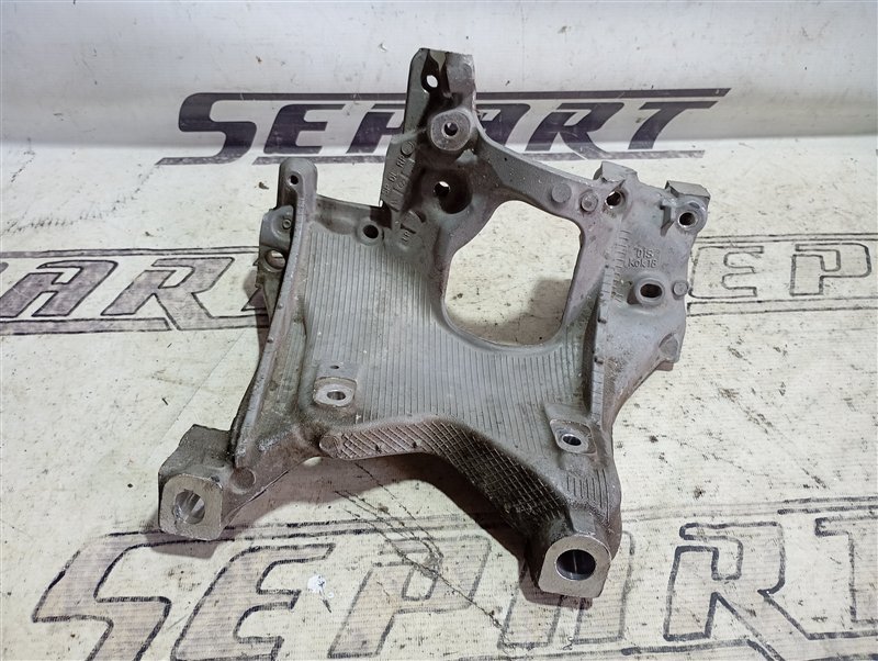 Кронштейн подрамника Audi A4 2016 B9