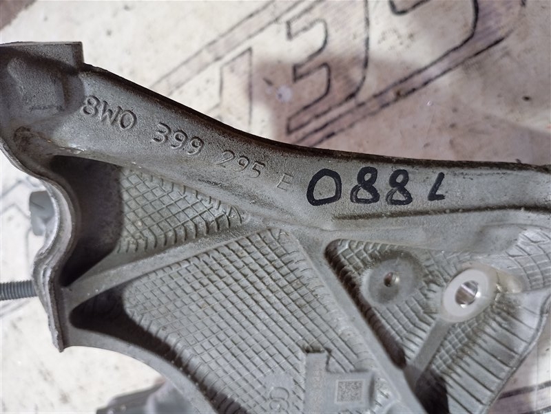 Кронштейн подрамника Audi A4 2016 B9