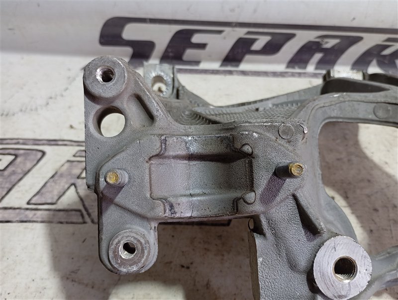 Кронштейн подрамника Audi A4 2016 B9