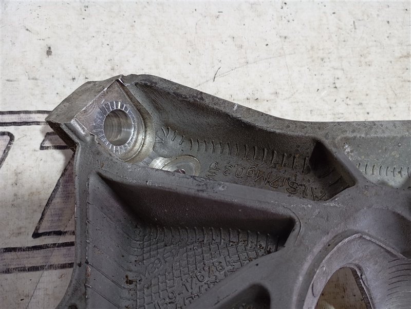 Кронштейн подрамника Audi A4 2016 B9