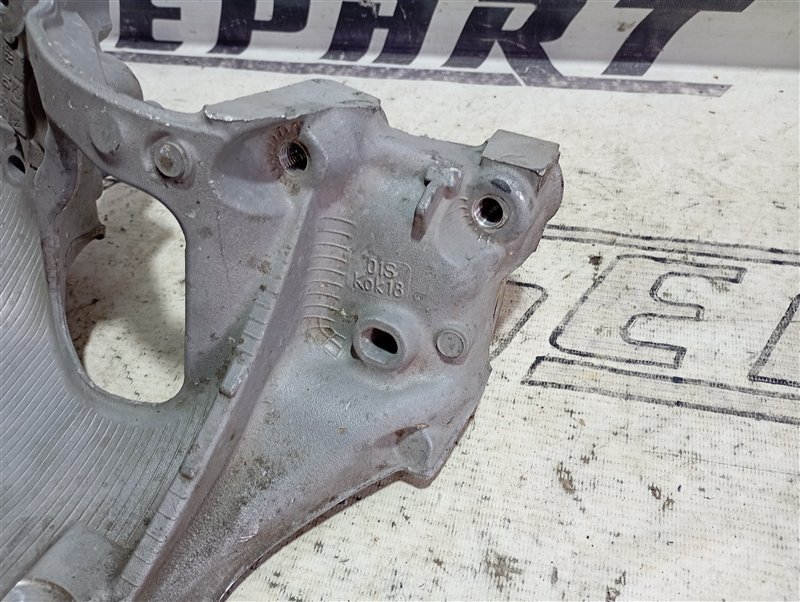 Кронштейн подрамника Audi A4 2016 B9