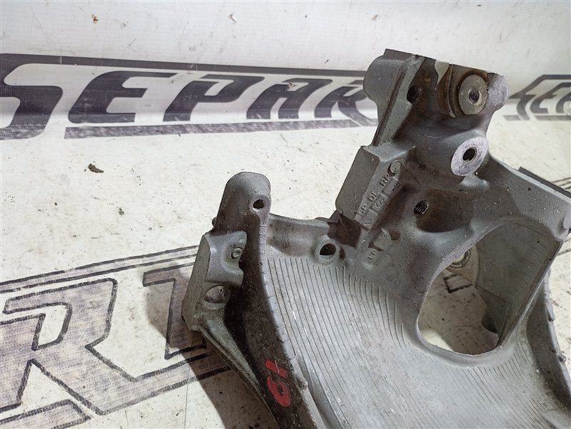 Кронштейн подрамника Audi A4 2016 B9