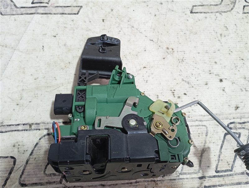 Замок двери Volkswagen Passat 2002 B5