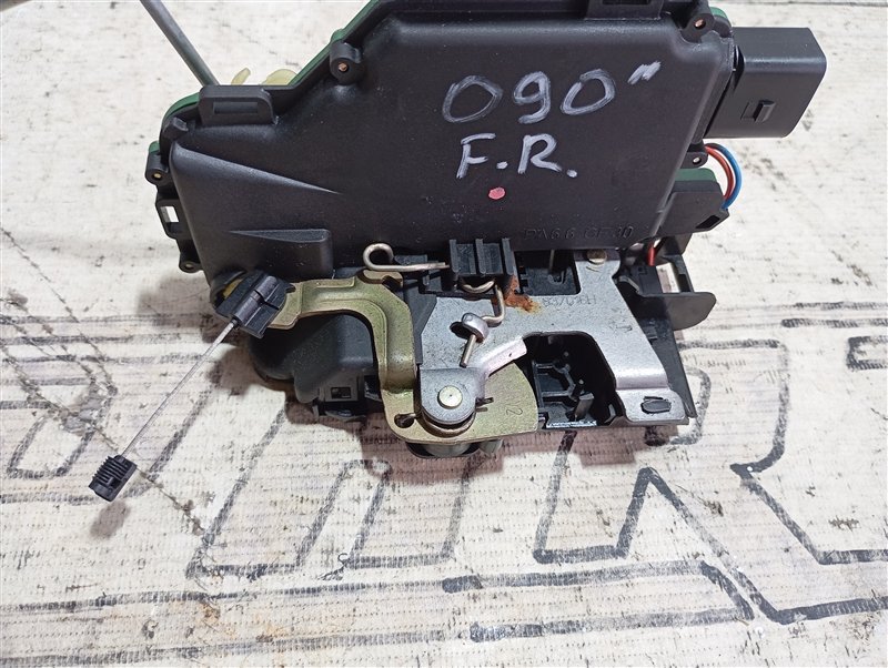 Замок двери Volkswagen Passat 2002 B5