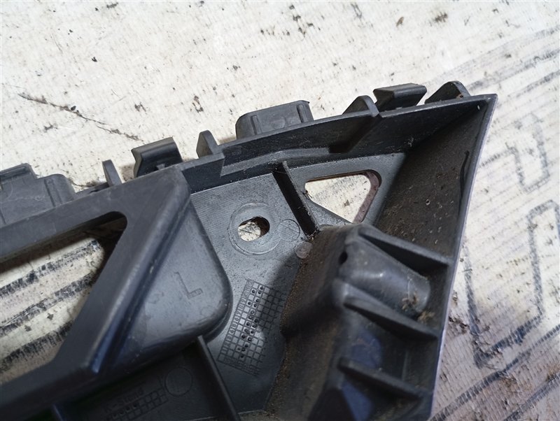 Кронштейн бампера Volkswagen Touran 2011 1T