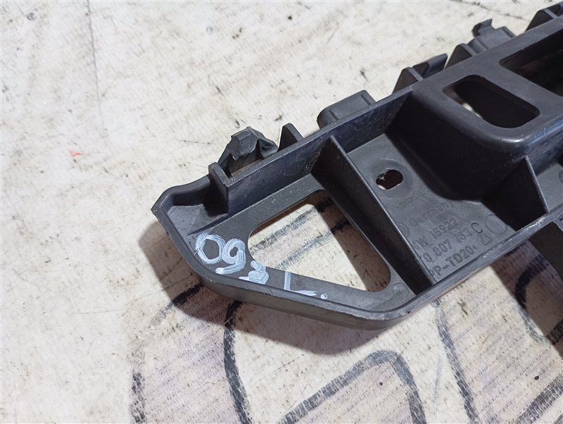 Кронштейн бампера Volkswagen Touran 2011 1T