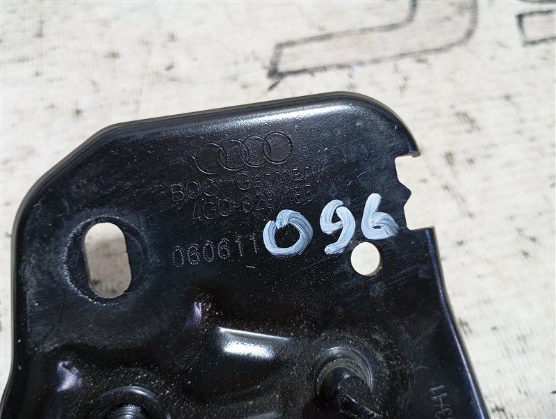 Петля замка капота Audi A6 2011 C7