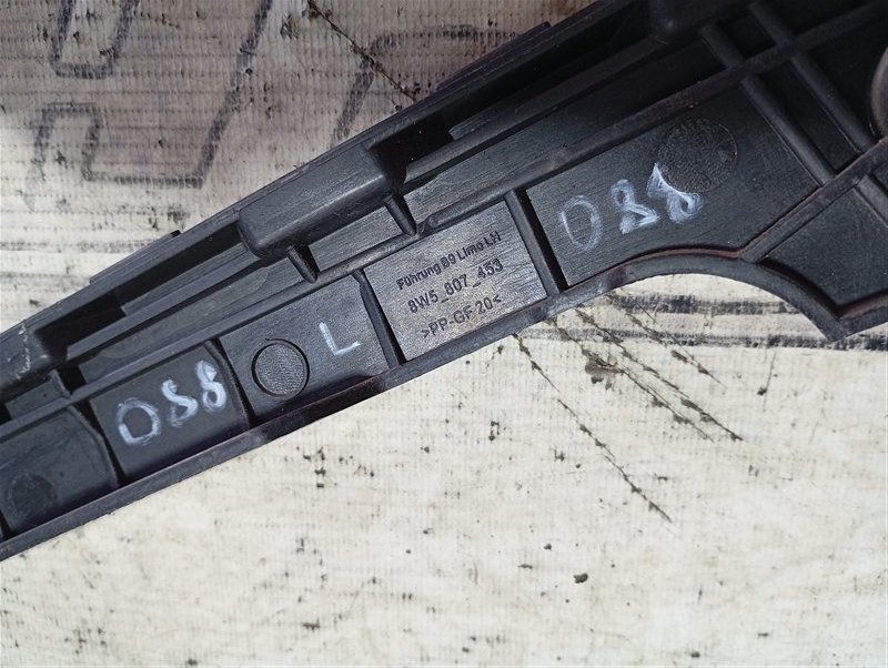 Кронштейн бампера Audi A4 2016 B9