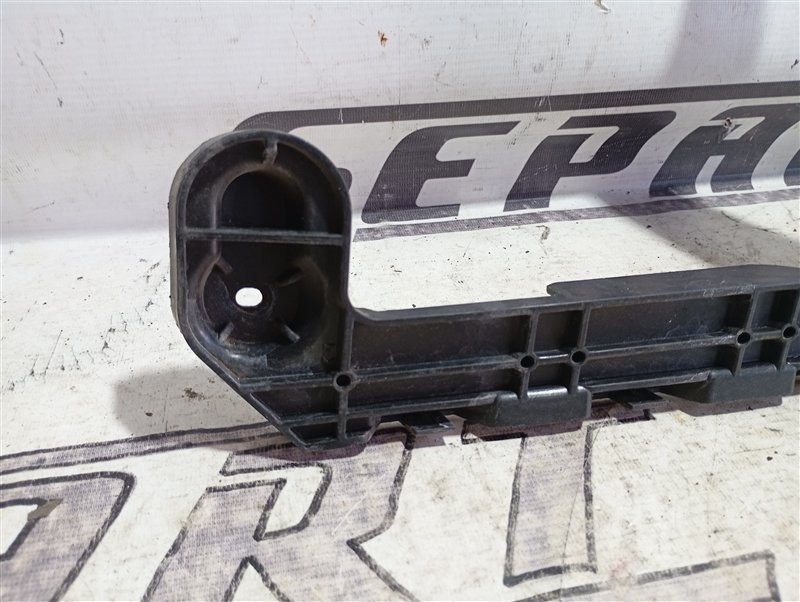 Кронштейн бампера Audi A4 2016 B9