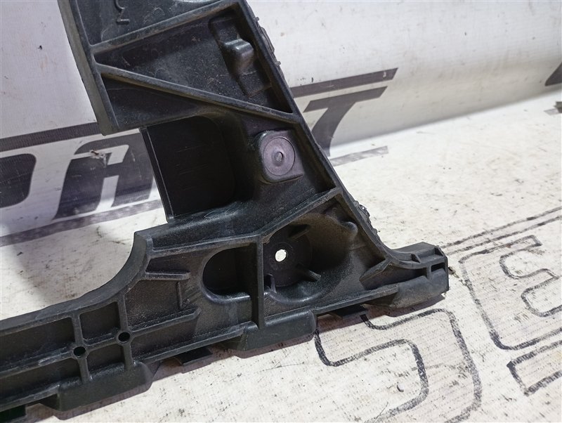 Кронштейн бампера Audi A4 2016 B9