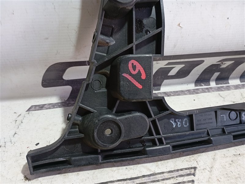 Кронштейн бампера Audi A4 2016 B9