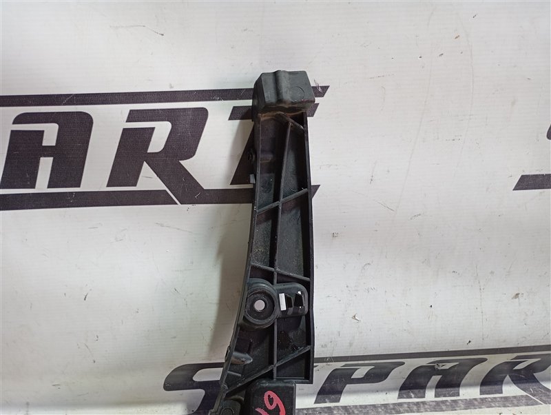 Кронштейн бампера Audi A4 2016 B9