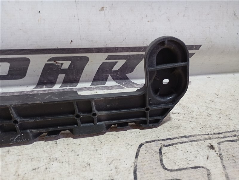 Кронштейн бампера Audi A4 2016 B9