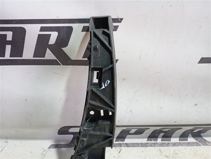 Кронштейн бампера Audi A4 2016 B9