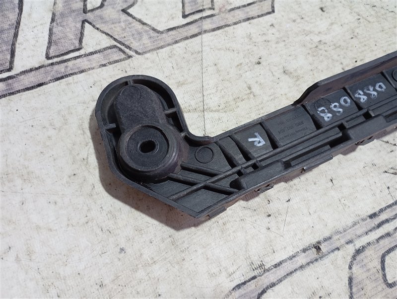 Кронштейн бампера Audi A4 2016 B9