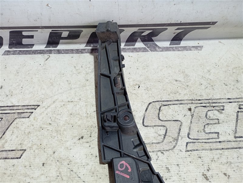 Кронштейн бампера Audi A4 2016 B9