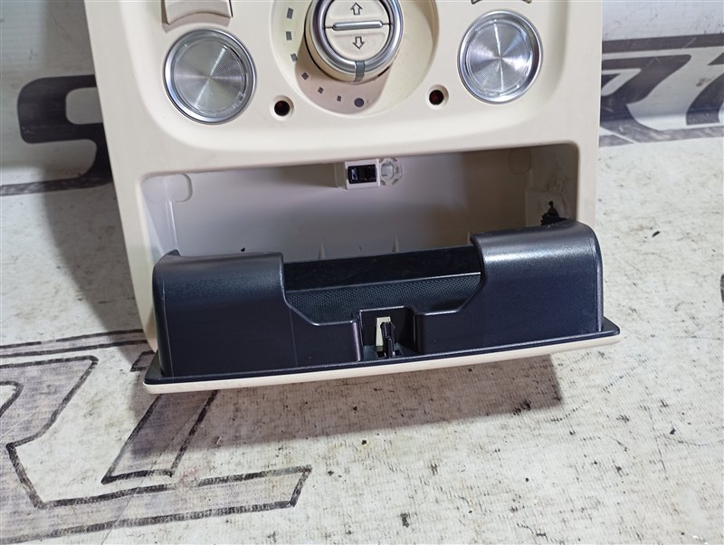 Плафон салона Audi Q5 2013 8R