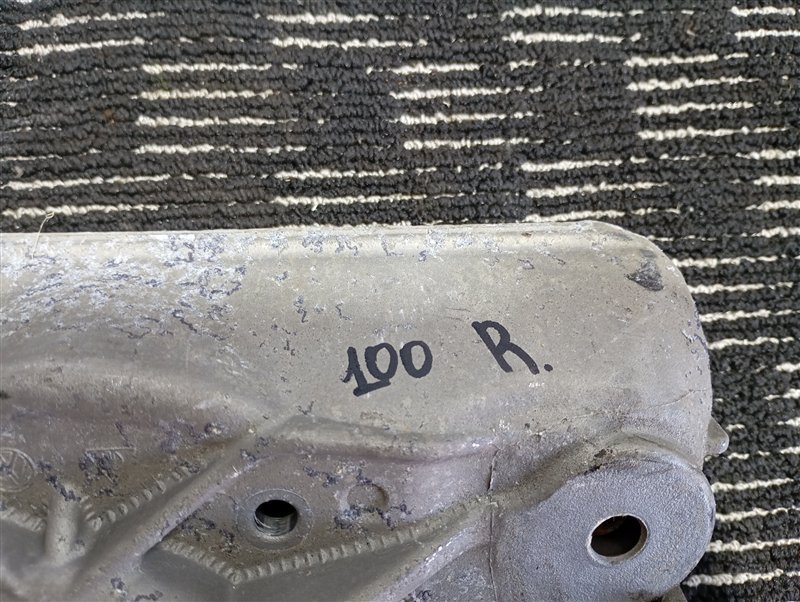 Опора стойки Volkswagen Touareg 2008