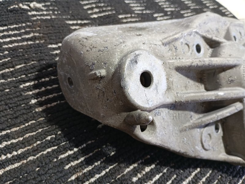 Опора стойки Volkswagen Touareg 2008