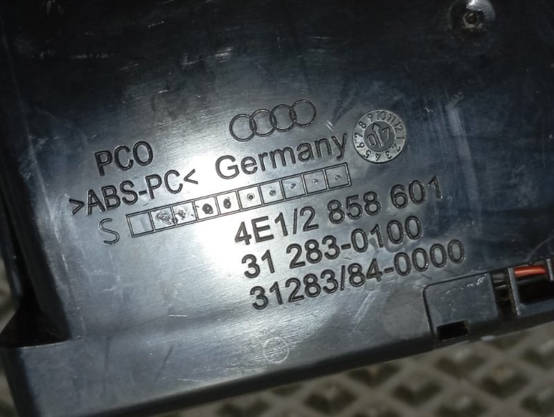Подстаканник Audi A8 2008 D3