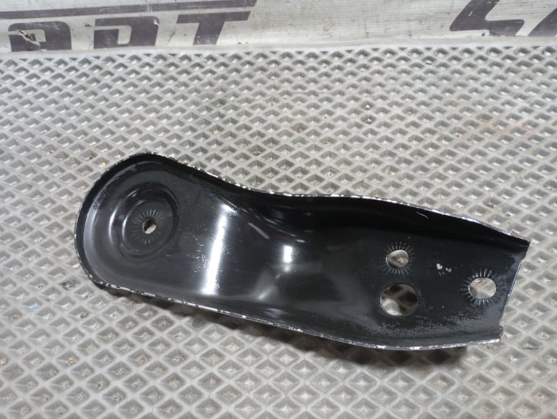 Кронштейн подрамника Audi A6 2010 C6