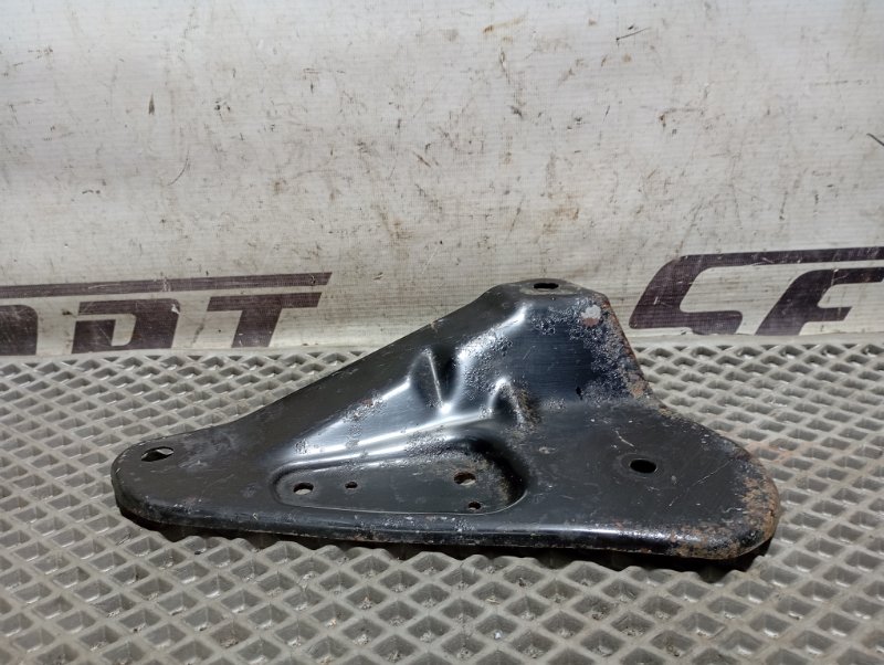 Кронштейн подрамника Audi A4 2012 B8