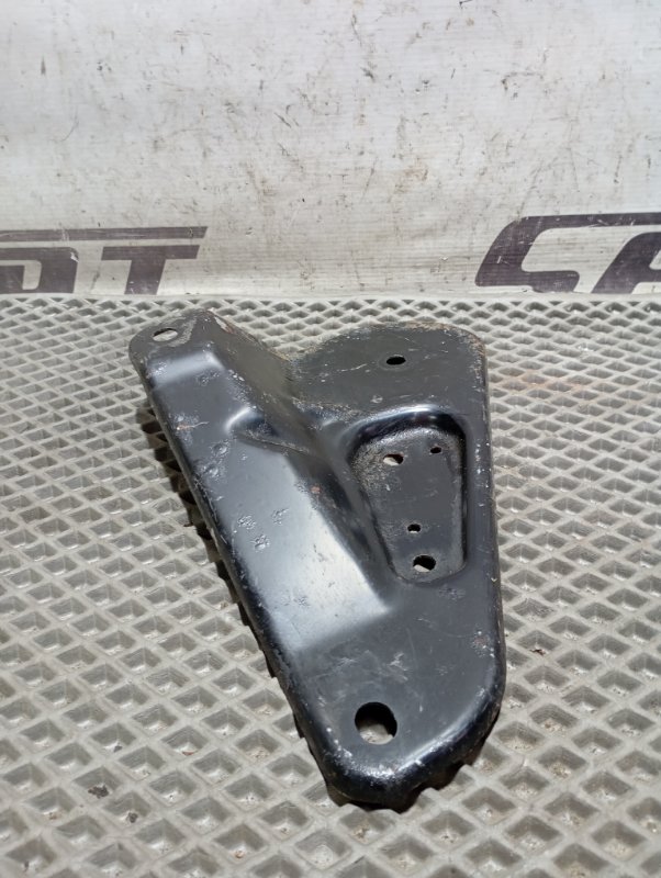 Кронштейн подрамника Audi A4 2012 B8