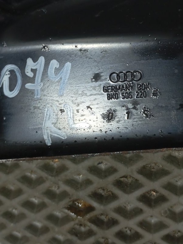 Кронштейн подрамника Audi A4 2012 B8