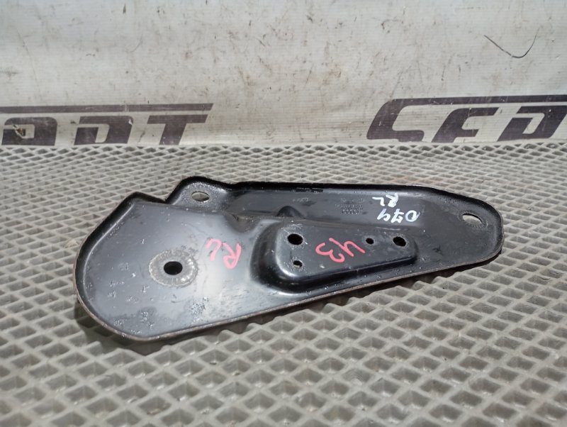 Кронштейн подрамника Audi A4 2012 B8