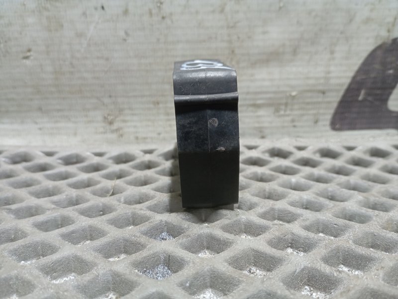 Кронштейн радиатора Audi Q5 2010 8R