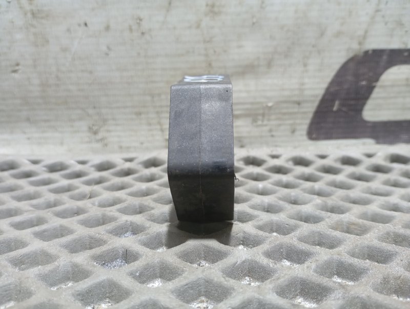 Кронштейн радиатора Audi Q5 2010 8R