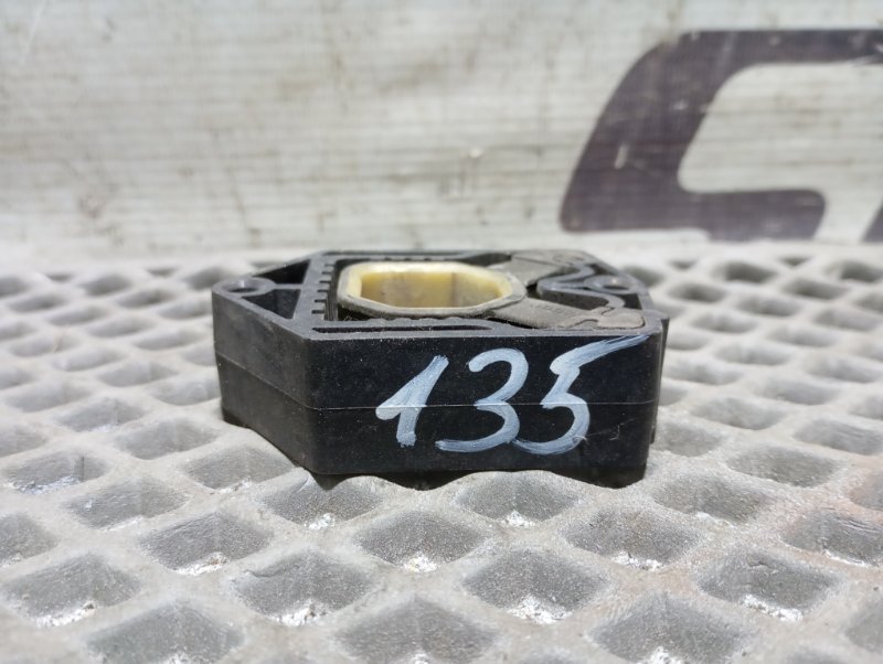 Кронштейн радиатора Audi Q5 2010 8R