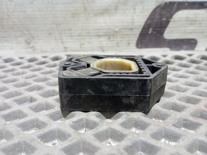 Кронштейн радиатора Audi Q5 2010 8R