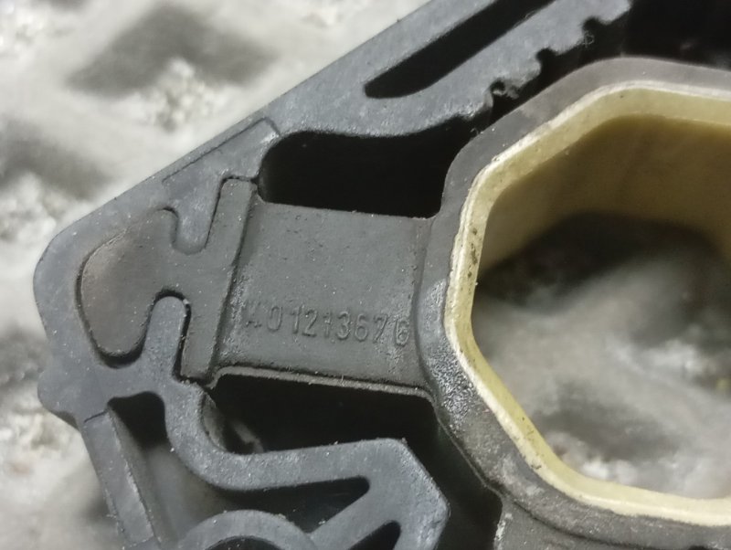 Кронштейн радиатора Audi Q5 2010 8R