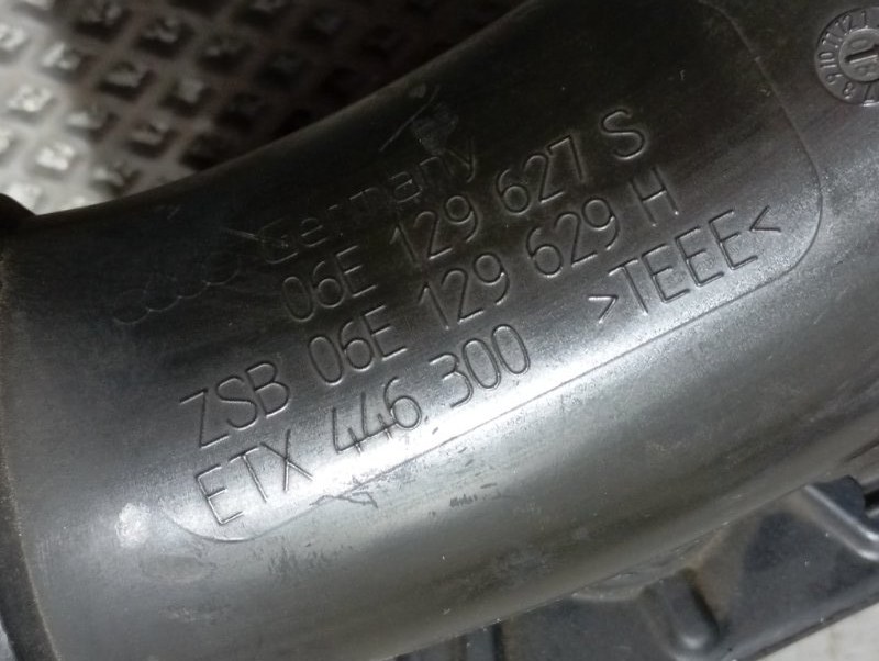 Патрубок воздушного фильтра Audi A4 2008 B8